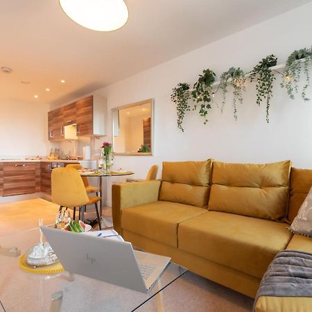 Amber Apartment Oasis - Your Gateway To Southampton'S Vibrant Heart, Port, Shopping Exterior photo