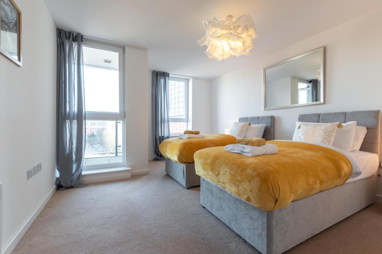Amber Apartment Oasis - Your Gateway To Southampton'S Vibrant Heart, Port, Shopping Exterior photo